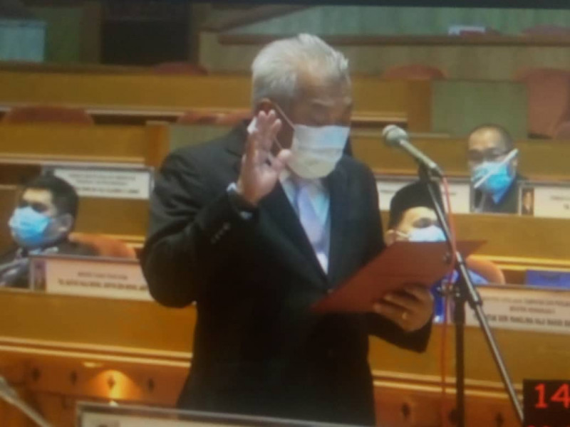 Sabah state assemblymen sworn in