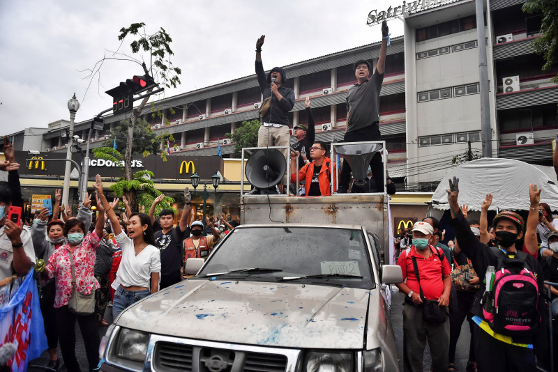Police arrest 21 at Thai pro-democracy rally