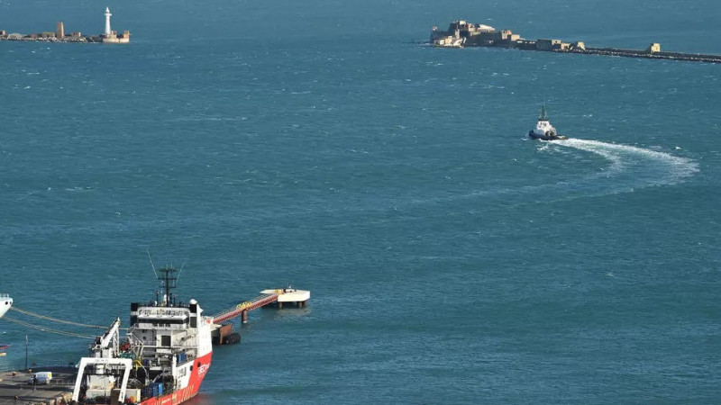 7 held after British army boards threatened oil tanker in English Channel