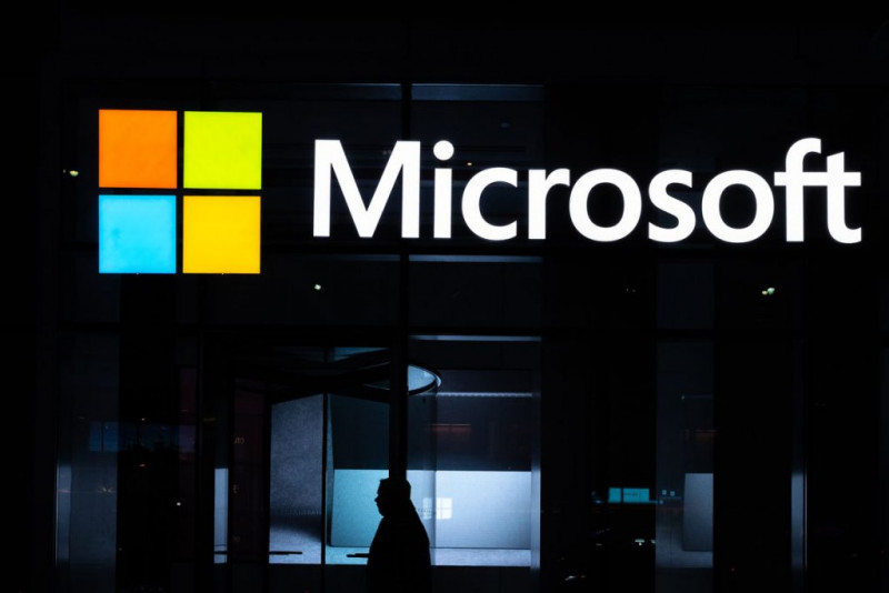Microsoft scrambles to fix global outage