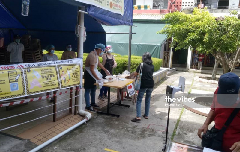 Despite Covid-19 crisis, Penampang eatery feeds the needy