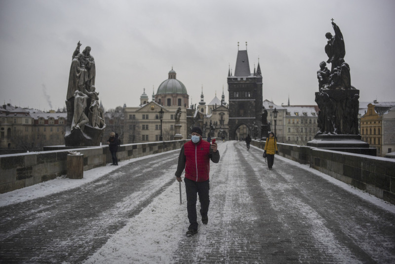 Czechs extend state of emergency as Covid-19 spreads again