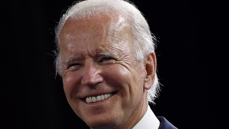 Biden speaks with Trudeau in first foreign leader call as president