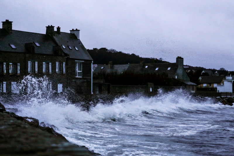 Thousands without power as storm lashes France