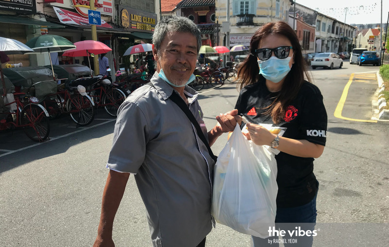 Heart of gold: housewife comes to aid of Penang trishaw peddlers