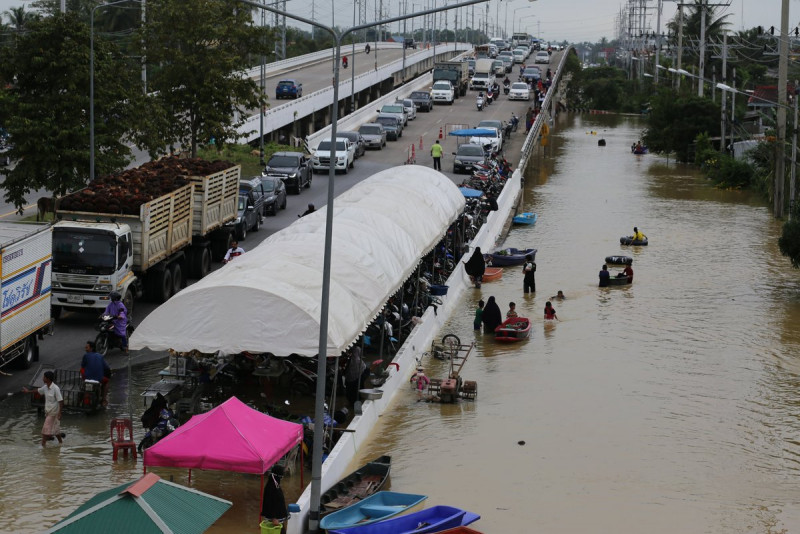 Rescue operations intensify as Southeast Asia battles deadly floods and cyclone devastation