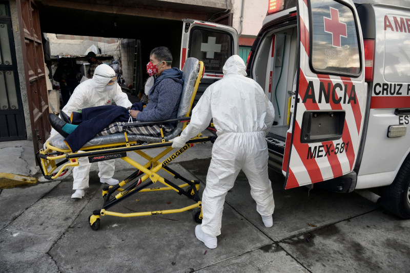 Paramedics struggle to find hospital beds in virus-hit Mexico