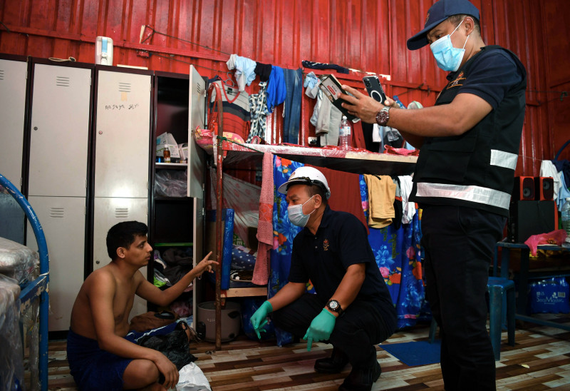 Labour Dept raids rubber factory with substandard workers’ housing