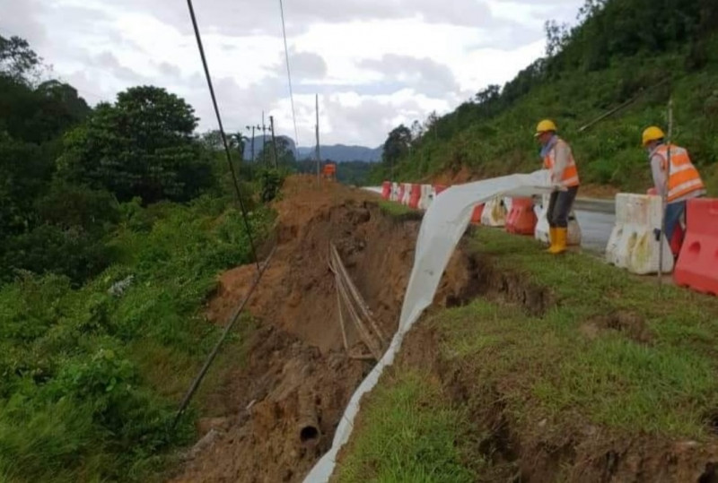 Monsoon rains lead to hillslope erosion, power outage in S’wak