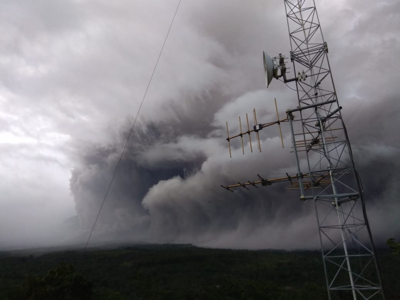 Mt Semeru in Java erupts with 4.5km-tall smoke cloud