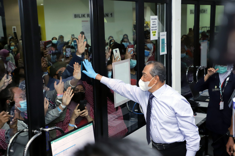 Crowd at Muhyiddin’s MAEPS 2.0 visit raises social-distancing concerns