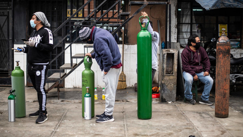 Queues for life-saving oxygen day in, day out in Peru