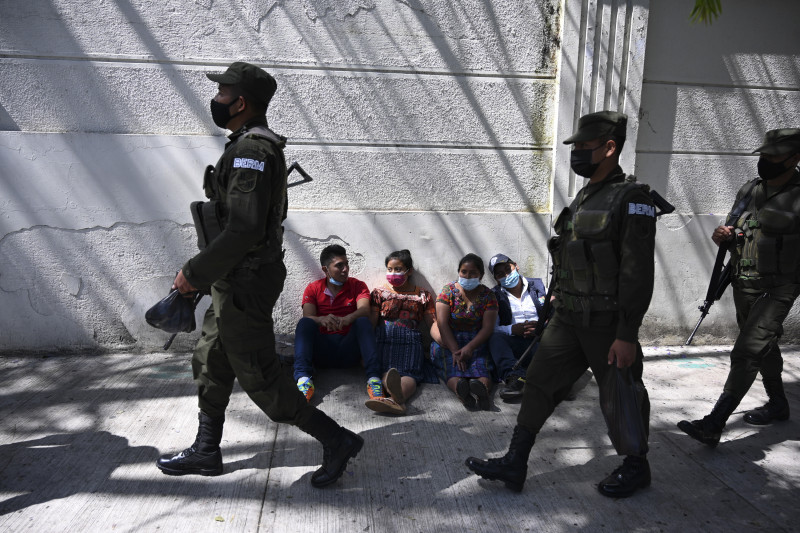12 cops arrested over burnt bodies found near US-Mexico border