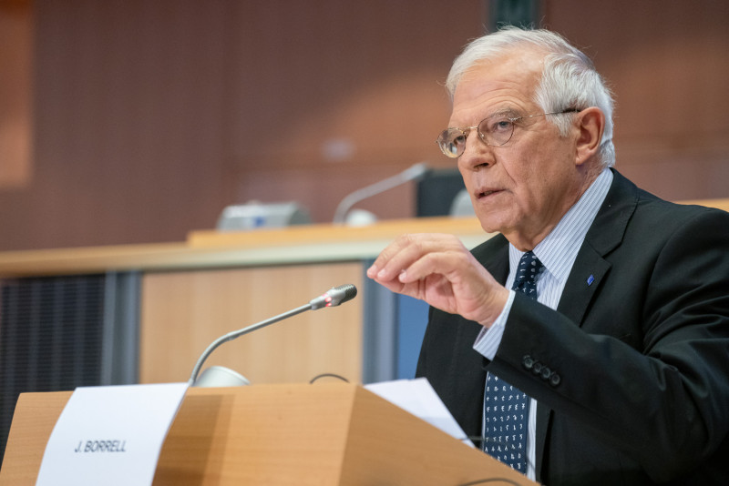EU sends top envoy to Moscow as Navalny controversy grows