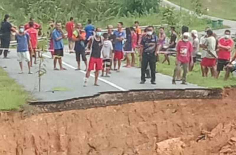 Hillslope erosion causes major Sarawak trunk road to collapse