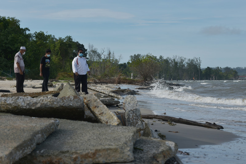 Labuan coastal village may vanish if erosion continues
