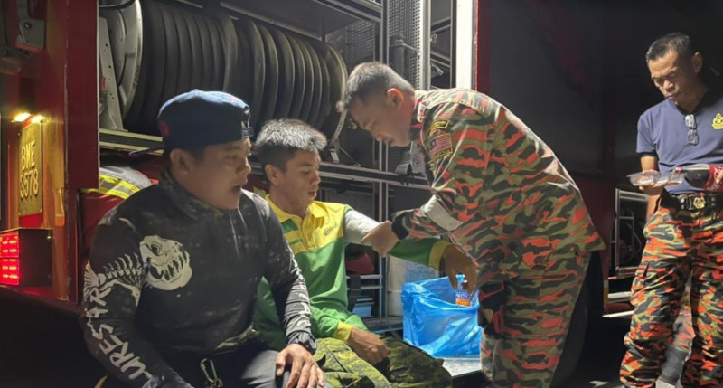 Fishing buddies escape watery grave thanks to S’wak Bomba