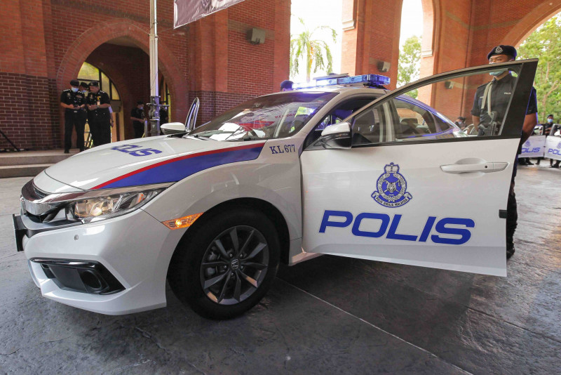 Cable theft suspects crash during police chase in Seremban
