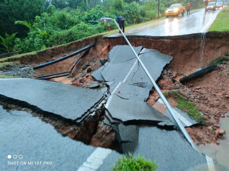 S’wak road repairs in full swing to ensure smooth Covid-19 vaccine deliveries
