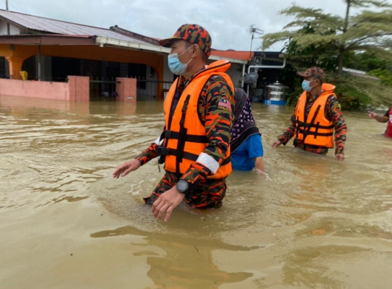 Unprecedented levels of rising water, sudden rainfall worrying, says Sarawak premier