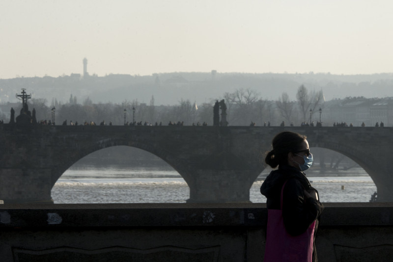 Czechs running out of hospital capacity as virus soars