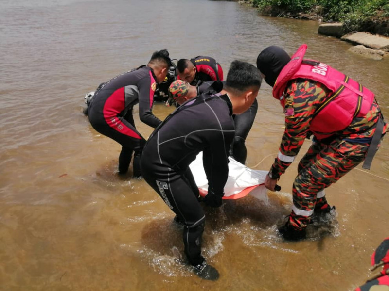 Woman’s body retrieved after car plunges into Sg Sarawak