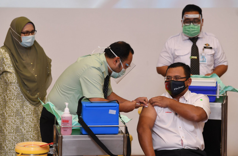 S’gor MB, excos among first to receive Covid-19 jab in state