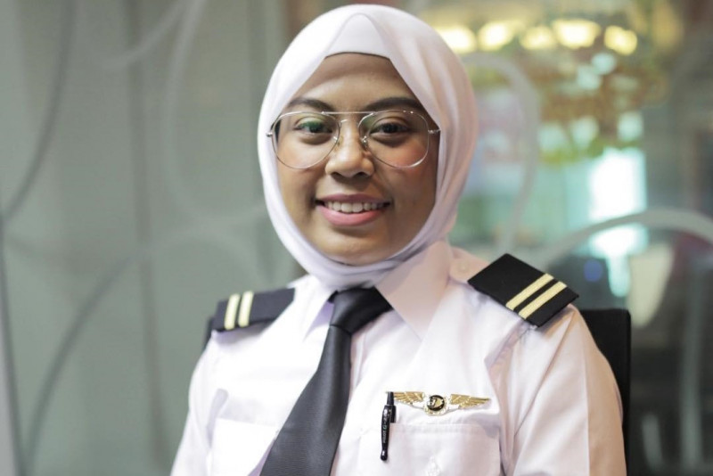 Nur Waie Hidayah, the sole female pilot flying Sinovac shot to M’sia