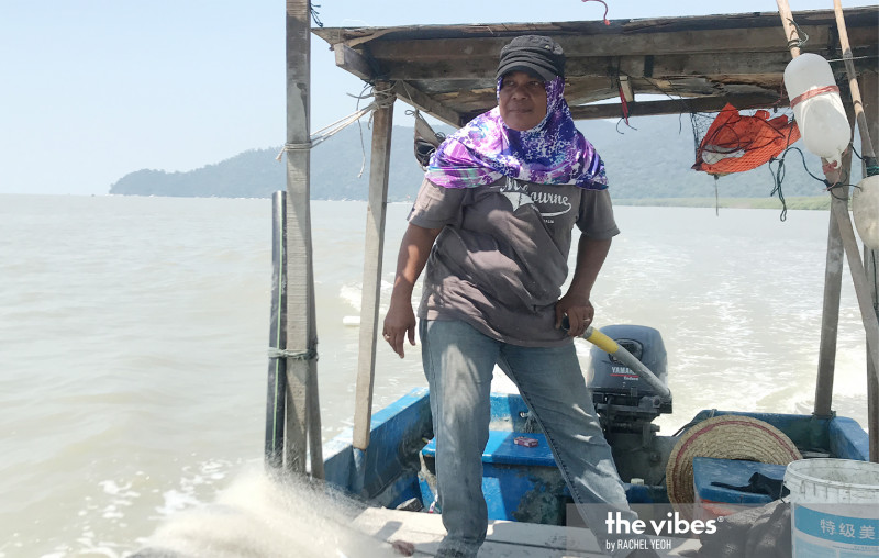 Sexagenarian Fajinah Jaafar makes waves in male-dominated fishing industry