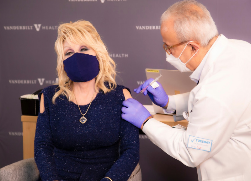 Dolly Parton tweaks hit 'Jolene' to urge Covid vaccine