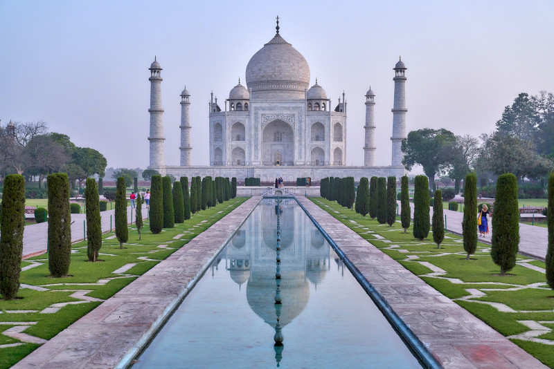 Taj Mahal shuts following bomb scare