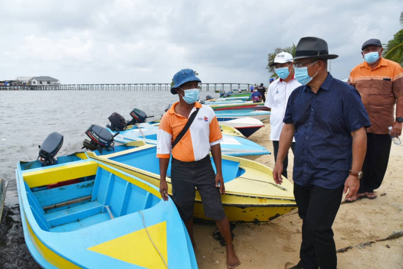 Sabah fishermen urged to get licensed: Ronald Kiandee