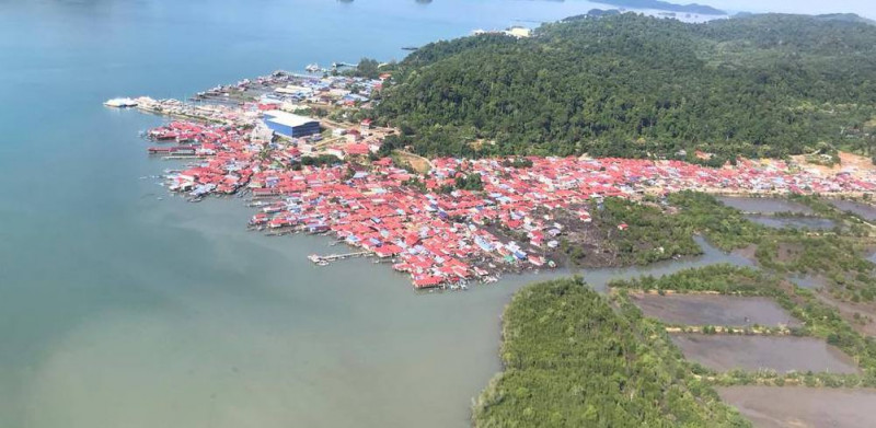 Floating garbage: Rohingya colony off Langkawi badly needs sewage system, govt told