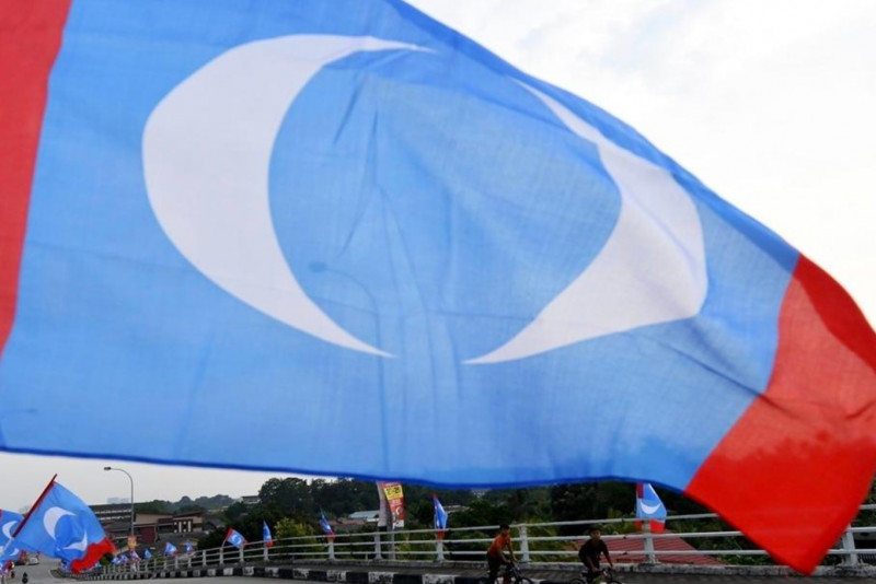 PKR or Pakatan logo? Don’t play checkers in a chess game – William Leong