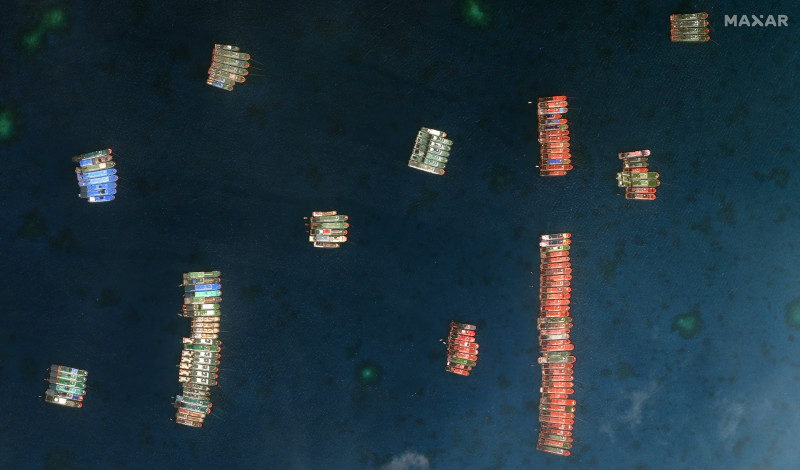 Philippines deploys more navy ships to disputed sea amid China row