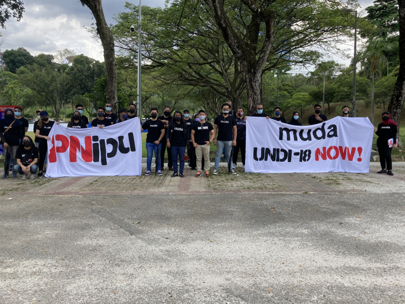 Stop blaming everything on MCO, protesters say of Undi18 delay