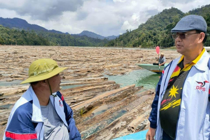 Timber debris clean-up underway in Sarawak’s Sg Balui
