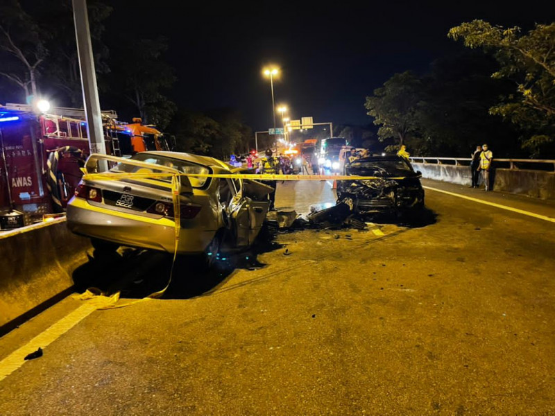 Car driving against traffic causes Butterworth pile-up