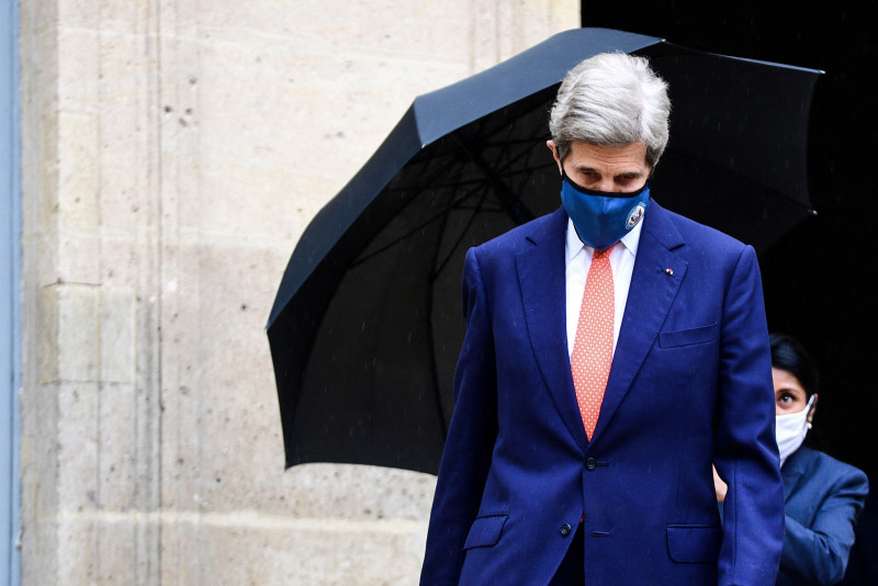 US envoy Kerry starts climate talks in China
