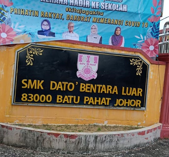Luar smk pahat bentara dato batu SMK Dato'