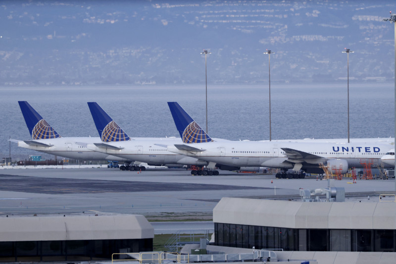 United Airlines reports another loss, bullish on recovery