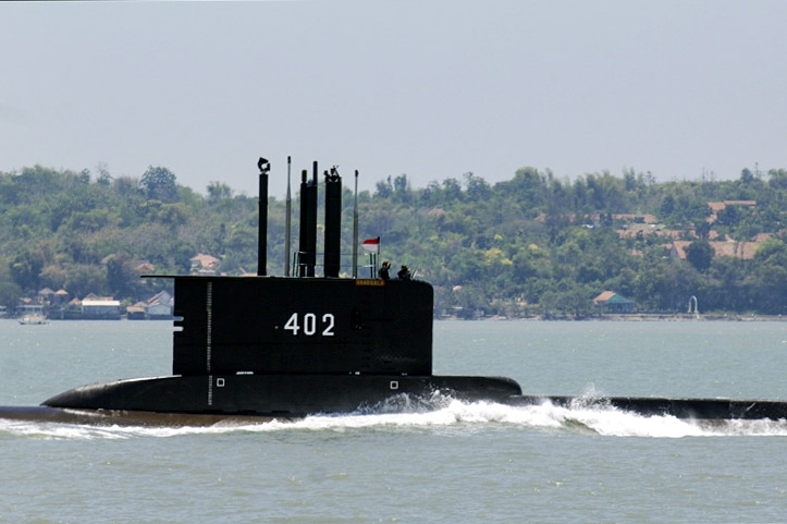 Indonesian navy searching for submarine with 53 aboard
