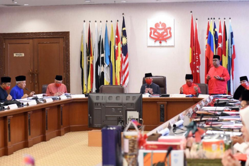 Supreme Council members arrive at Umno HQ ahead of 4pm meet
