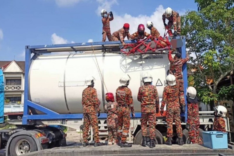 Indian national dies after inhaling chemicals while cleaning tanker