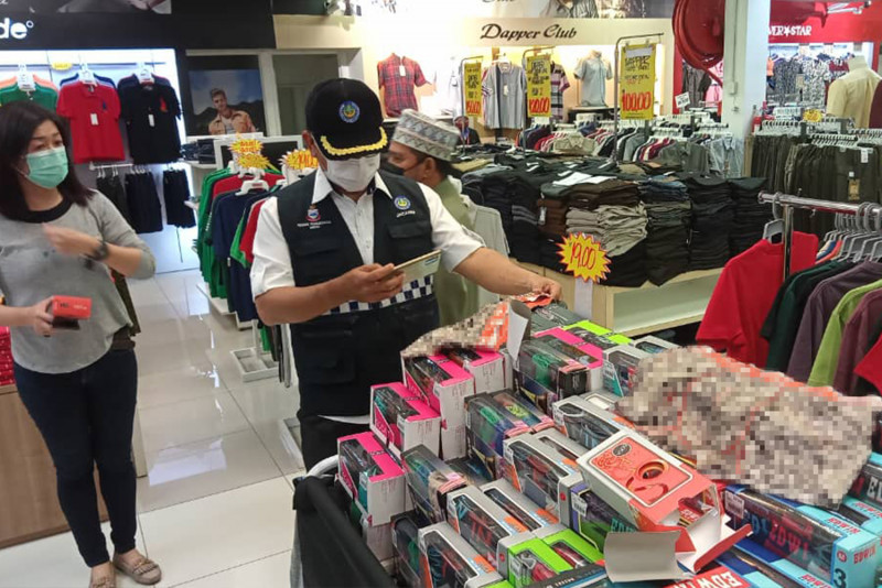 Quranic boxers? 4 Sabah supermarkets found selling offensive item