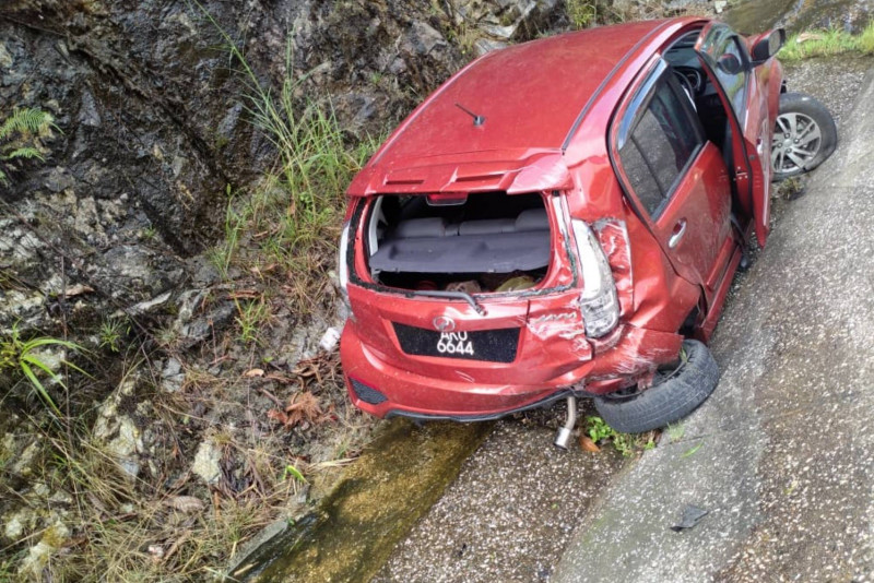 1 killed, 3 seriously injured in 4-vehicle crash near Menora Tunnel