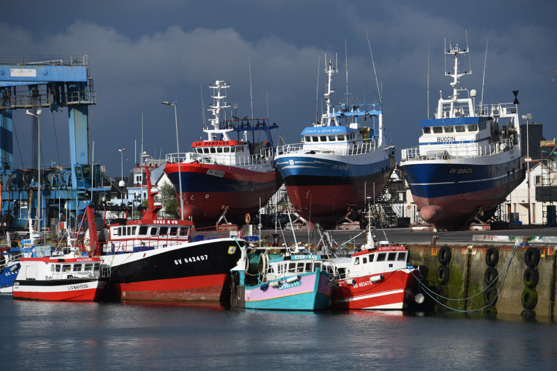 France rejects British fishing demands as Brexit row deepens