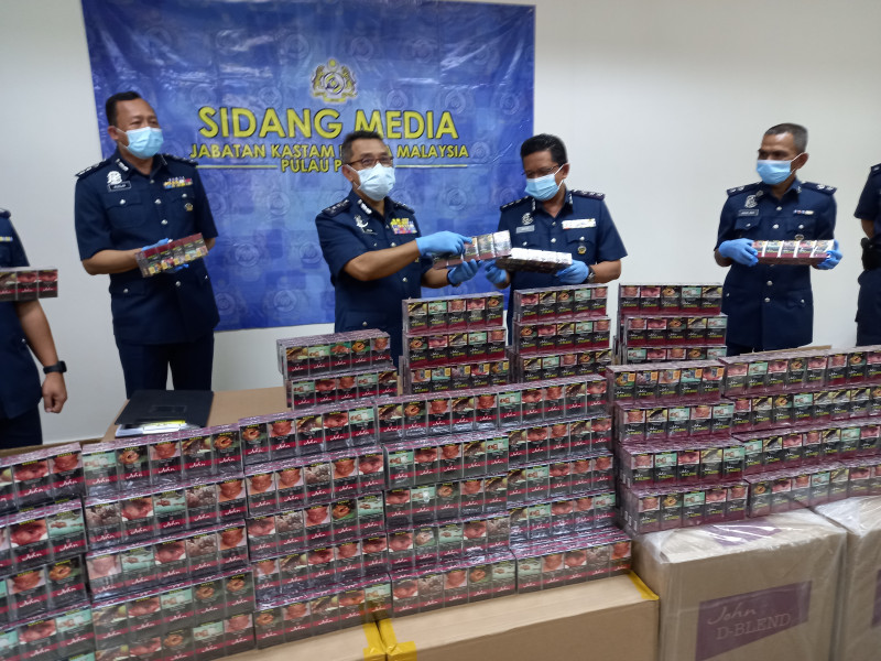 Customs seizes contraband ciggies worth RM7 mil in Port Klang