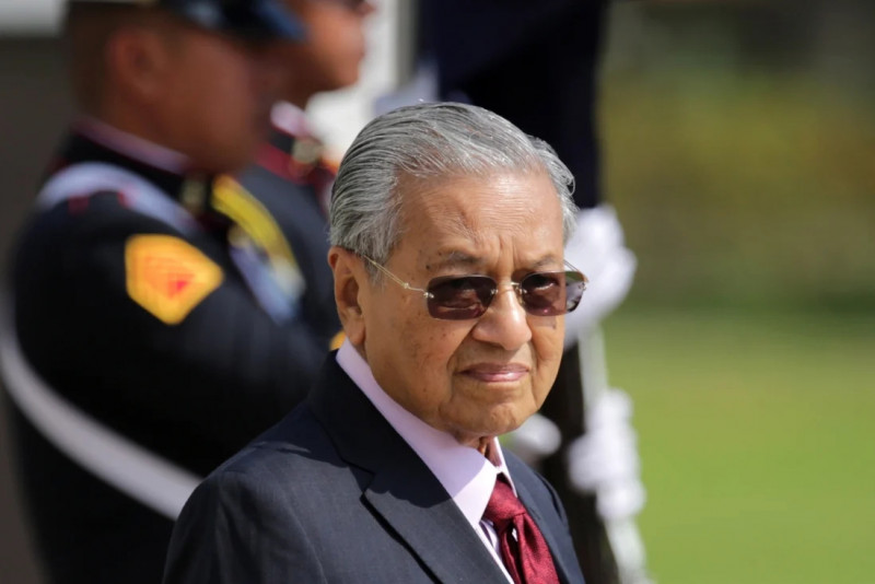 Probe opened into Dr Mahathir’s Covid-19 SOP violation