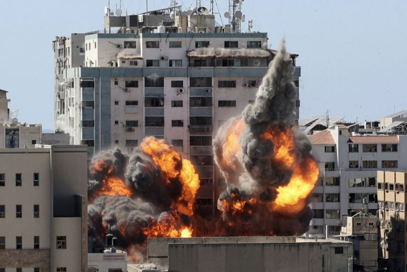 Israel presses ahead with Gaza City assault, displaced Palestinians panic